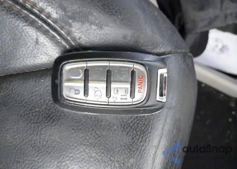 2017 Chrysler Pacifica Touring-L z USA, uszkodzony, nr VIN 2C4RC1BG4HR503093